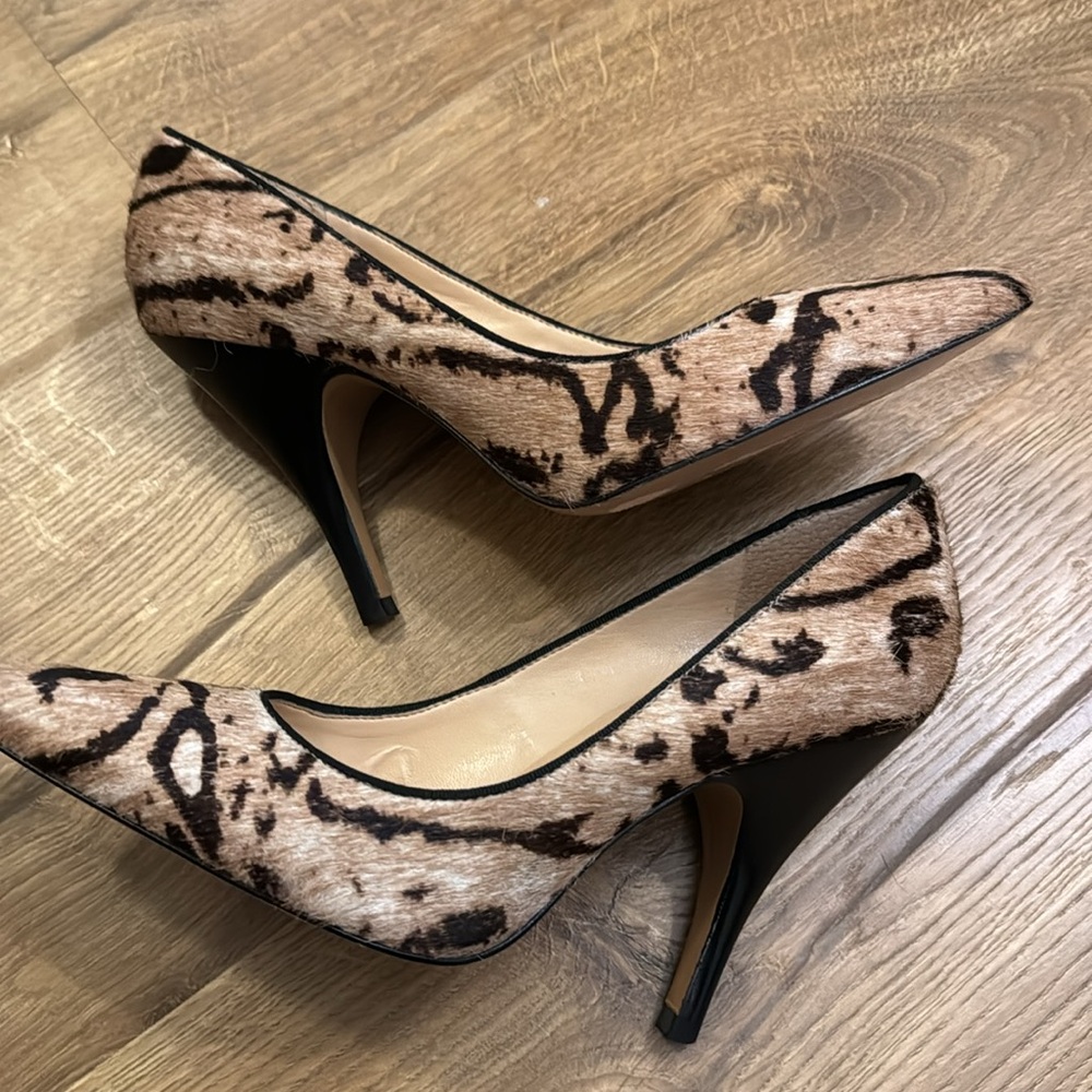 Sexy animal, print hair pumps.